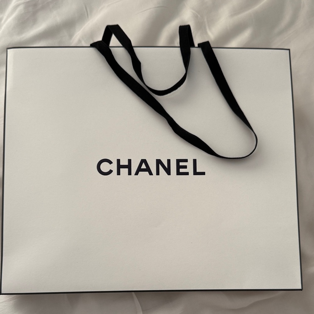 CHANEL black & white gift bag